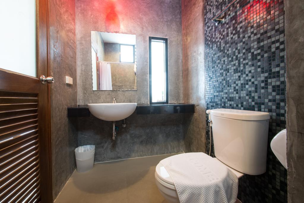 Ocean12 Chic Hotel Phuket Exterior foto