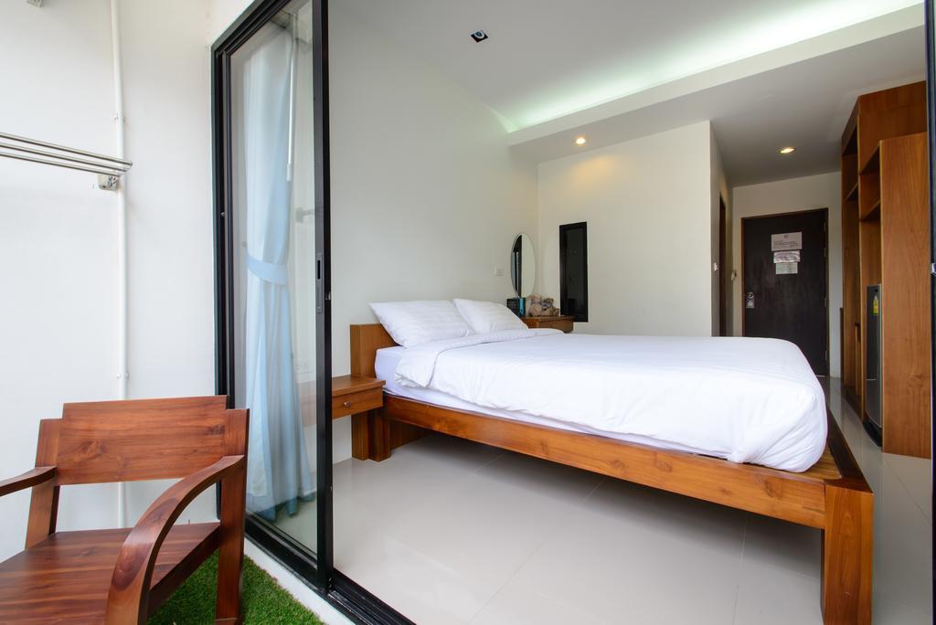 Ocean12 Chic Hotel Phuket Exterior foto
