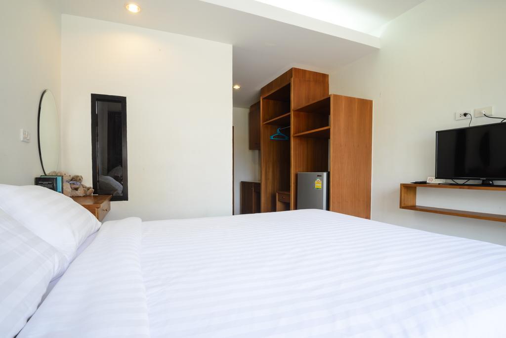 Ocean12 Chic Hotel Phuket Exterior foto